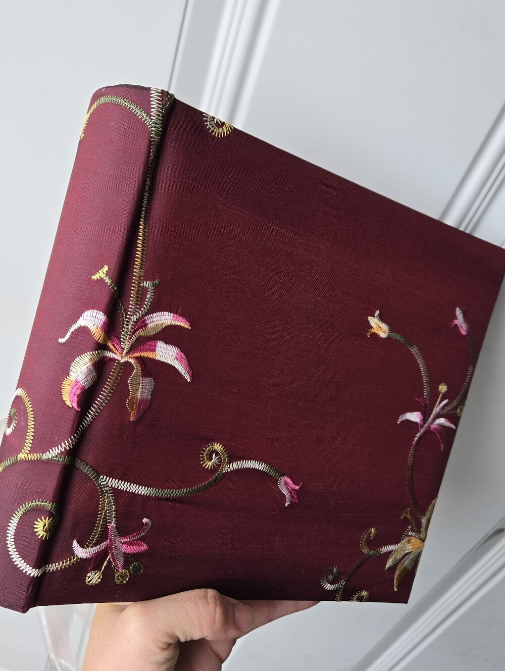 Embroidered Floral Y2K Red Fabric 4x6 Photo Album - Picture 1 of 5